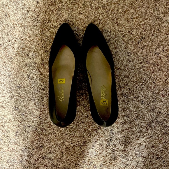 I am selling high heels. - Picture 1 of 4